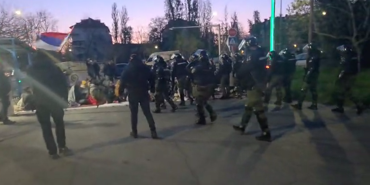 (VIDEO) Epilog blokade GSP u Novom Sadu: Policija uklonila teroriste, pogledajte kako je sve izgledalo!