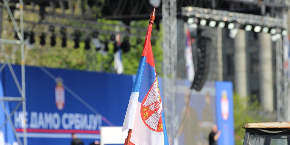 (VIDEO) Veličanstven prizor! Pogled iz Beograda na vodi: Kolone ljudi idu na skup ''Ne damo Srbiju''!