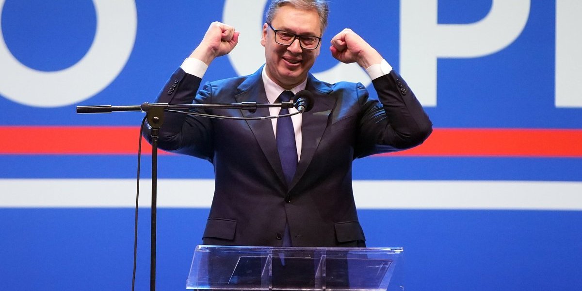 ''Narod je uz mene!'' Vučić o odlasku iz politike: Kao što sam obećao pre 12 godina, sam ću otići!