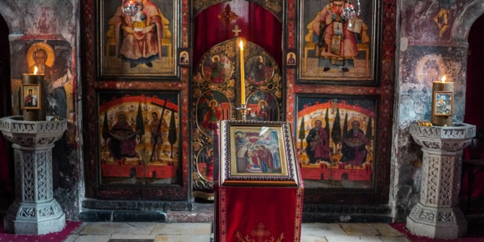 Na ovaj detalj u čuvenom manastiru retko ko obrati pažnju: Najčudnije je u podne