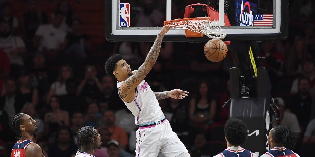 Jovićevog saigrača udario koš! Bizarna scena u NBA, ovo mora da je bolelo (VIDEO)