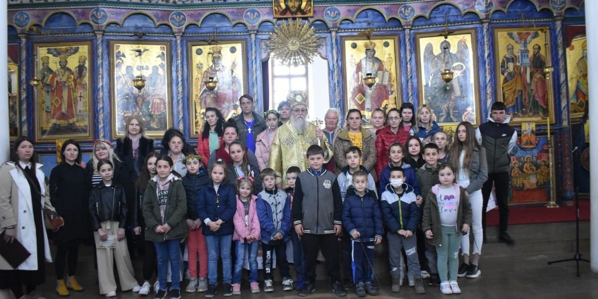 Lep gest! Stigli vaskršnji darovi za porodice sa više dece!