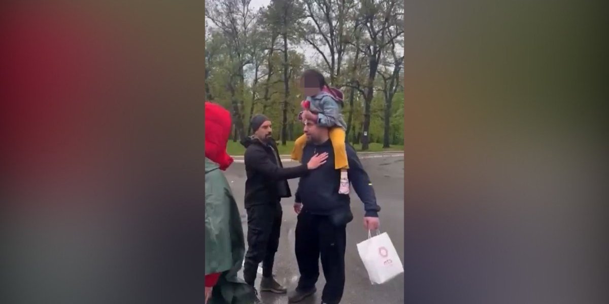 Sramota! Teroristi blokaderi u Košutnjaku napali oca koji je sa ćerkom krenuo u vrtić (VIDEO)