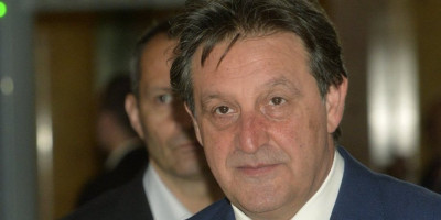 Ministar odbrane Bratislav Gašić, kao i ministar bez portfelja Đorđe Milićević izjavili su da poštanska pošiljka sa tri metka adresirana na ministra unutrašnjih poslova Ivicu Dačića predstavlja preteću poruku i da mora najozbiljnije da se shvati.