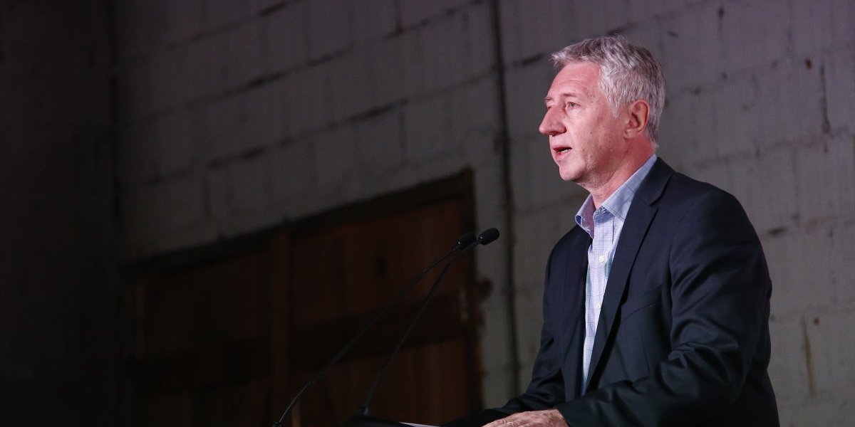 Poručio da je za njih elita! Šolakov urednik udario na narod Srbije: Arlauču dok jedu pljeskavice! (VIDEO)