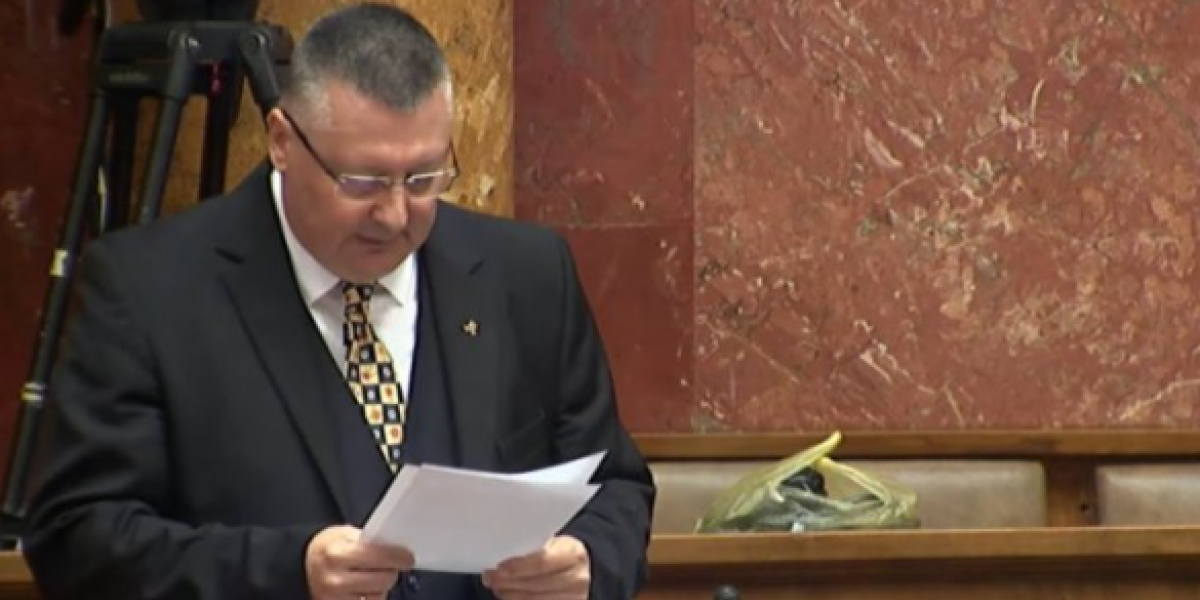 Čim nije dobio ono što je hteo, pretrčao na Đilasovu stranu! Sraman nastup Albijanića u Narodnoj skupštini!