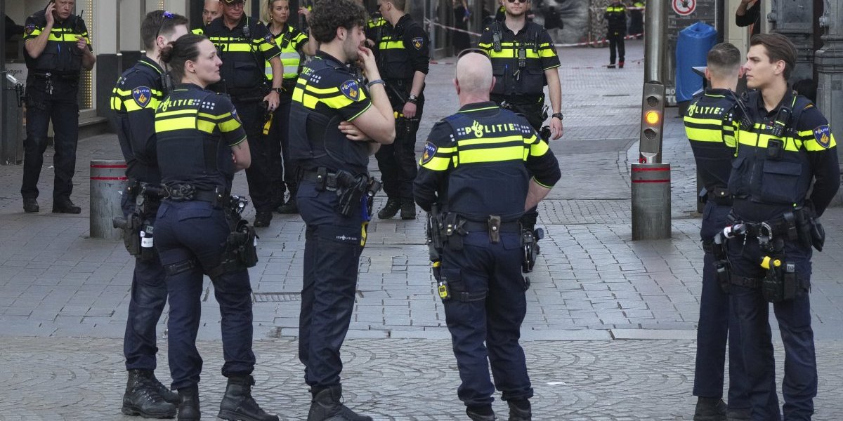 (VIDEO) Policija sinoć razbila blokade na Univerzitetu u Amsterdamu! Upotrebili i pendreke!