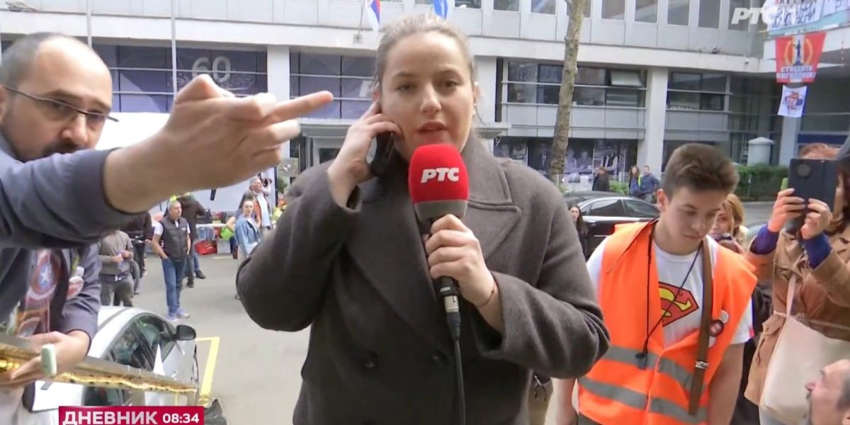 Strašno nasilje na delu! Brutalno maltretiranje reporterke RTS-a! (FOTO)