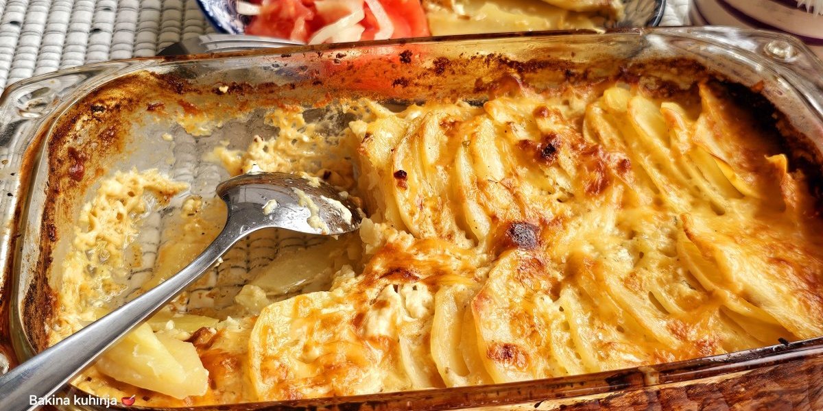 Zapečeni krompir kojem nećete odoleti! Jeftin obrok za čitavu porodicu (VIDEO)