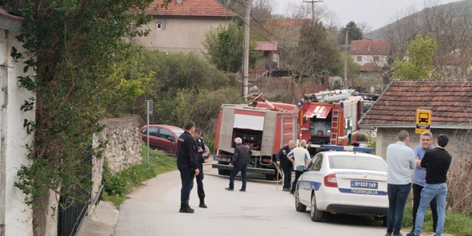 Presela mu pauza na putu: Vatrogasci jedva izvukli čoveka iz provalije