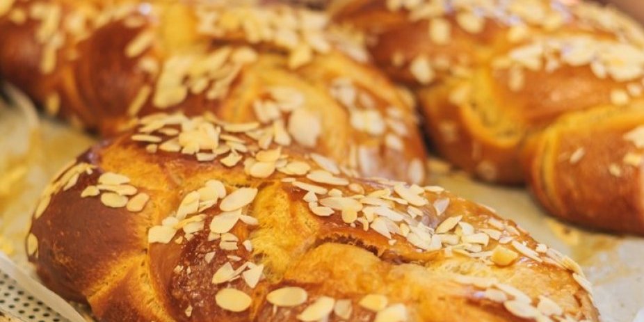 Grčki vaskršnji hleb! Mek kao duša, hrskave korice posute seckanim bademima