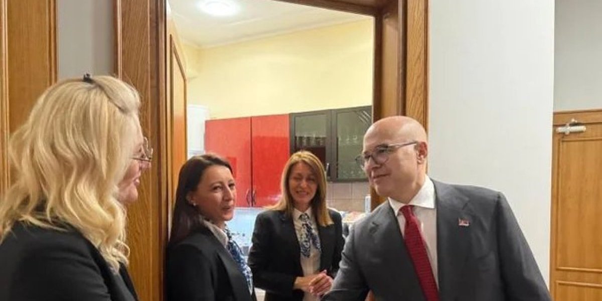 Istinski gospodin zahvalan svima s kojima je radio: Vučević se pre odlaska iz Vlade pozdravio i s radnicama u bifeu