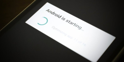 Razlozi što Android uređaj počinje da gubi na brzini i fluidnos različiti: nagomilani keš fajlovi, aplikacije koje rade u pozadini, neoptimizovana softverska ažuriranja.