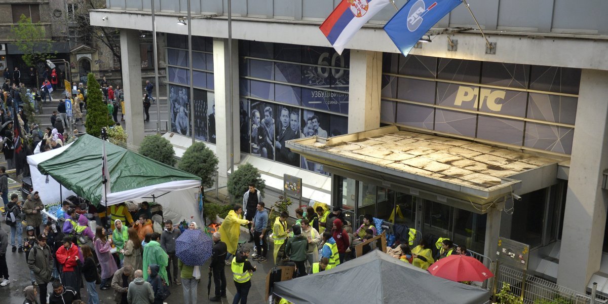 Udruženi napad na novinare Javnog servisa: Kako su se našli pozvani da prozivaju?