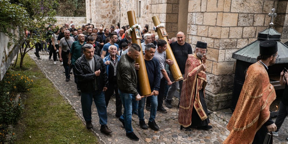 Ovaj običaj doneli su monasi sa Hilandara! Niko ne zna kada, ali ga ne prekidaju