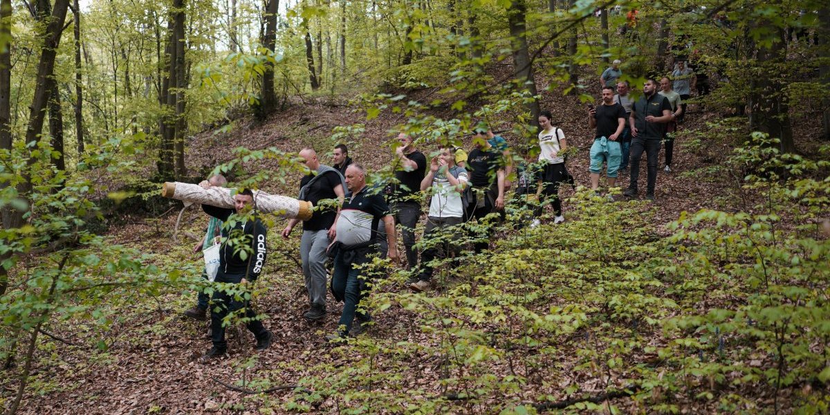 Meštani Zajače i okolnih sela nose sveću nekoliko kilometara
