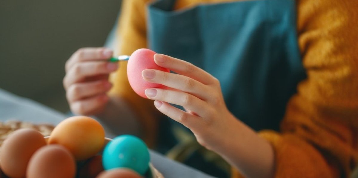 Tehnike za skidanje farbe za jaja sa prstiju! Sve što vam treba imate u kuhinji