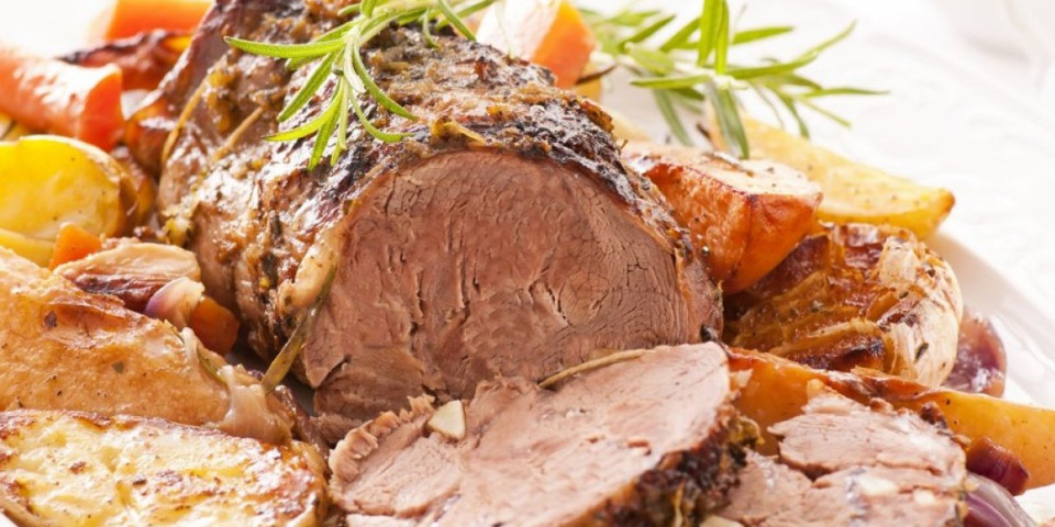 Meso sočno, a kožica nikad hrskavija: 6 trikova za pečenu jagnjetinu kao iz restorana