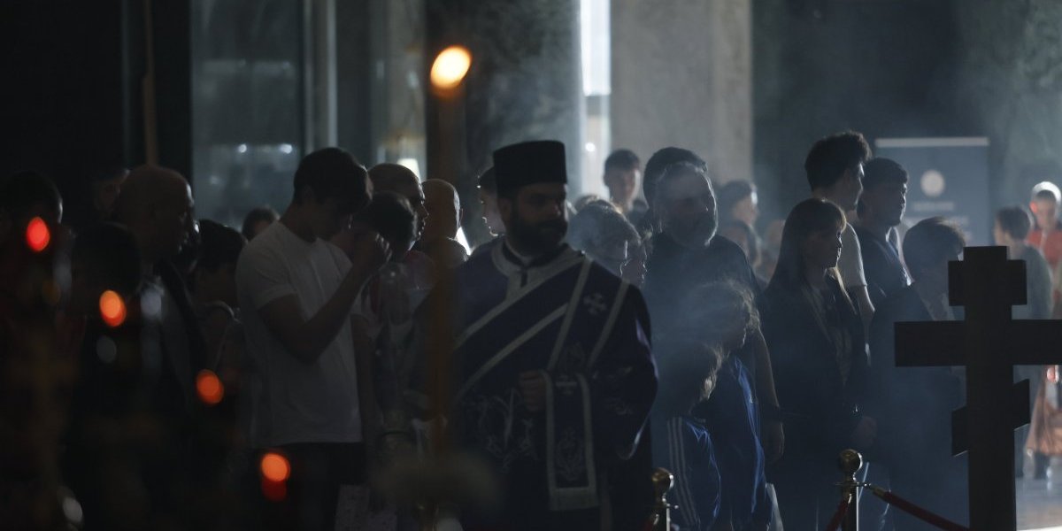 Održana liturgija u Hramu Svetog Save: Jerej vernicima uputio snažnu poruku