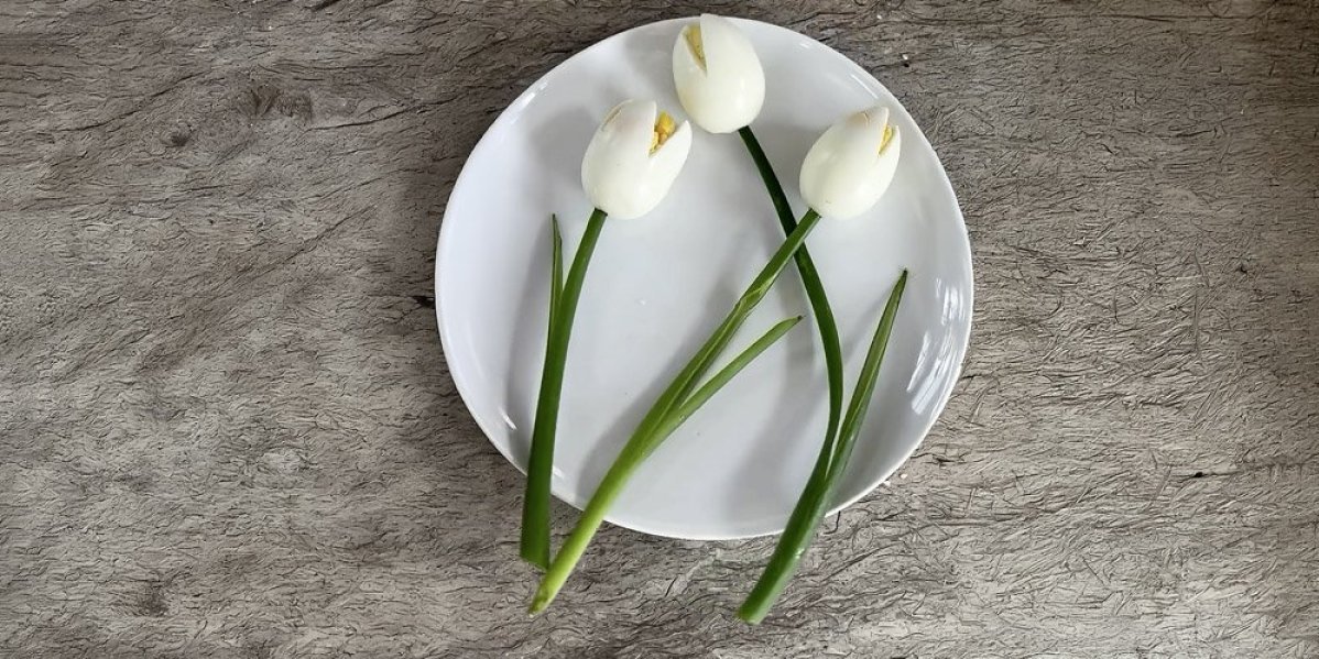 Lale od kuvanih jaja i mladog luka! Obogatite vaskršnju trpezu jestivim specijalitetom (VIDEO)