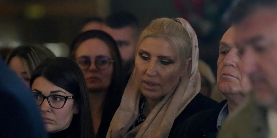 Pevačica predvidela očevu smrt - Zbog vizije u avionu znala je da neće dočekati jutro