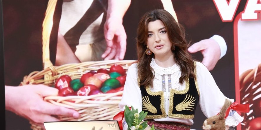 Info jutro u prazničnom izdanju! Voditeljka Staša Koprivica zablistala u narodnoj nošnji (FOTO)