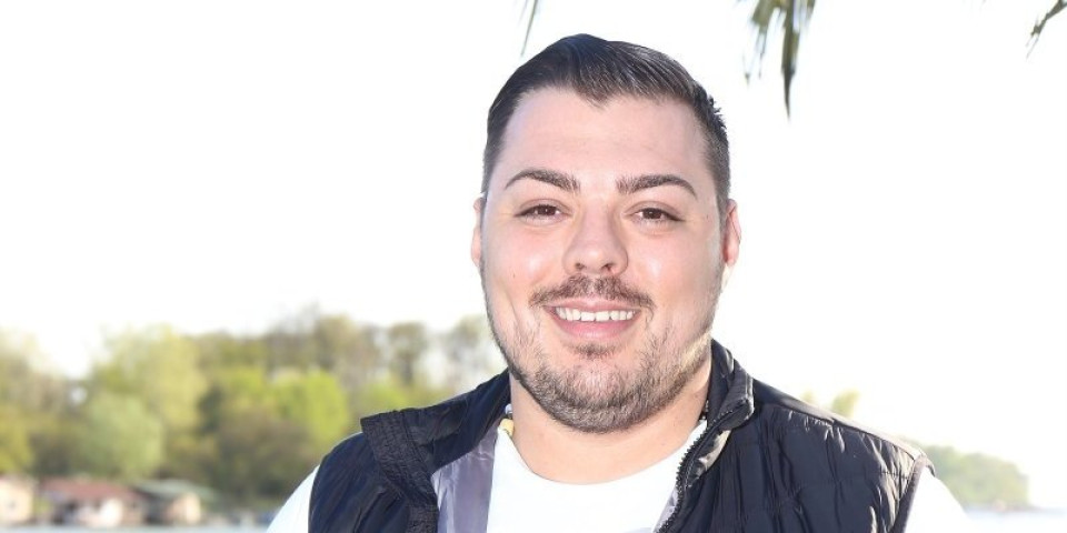 Sloba Vasić snimio spot na jahti od nekoliko miliona evra - Društvo mu pravile ove lepotice (FOTO)