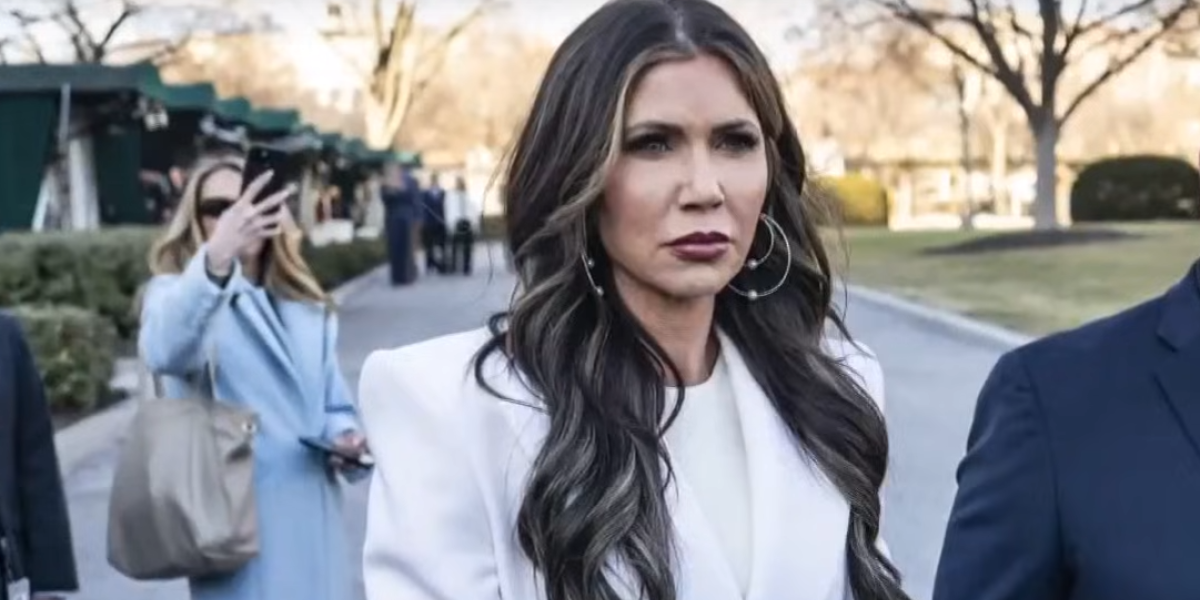 Skandal u centru Vašingtona! Trampova političarka opljačkana naočigled ovih ljudi! Lopov je ojadio!(VIDEO)