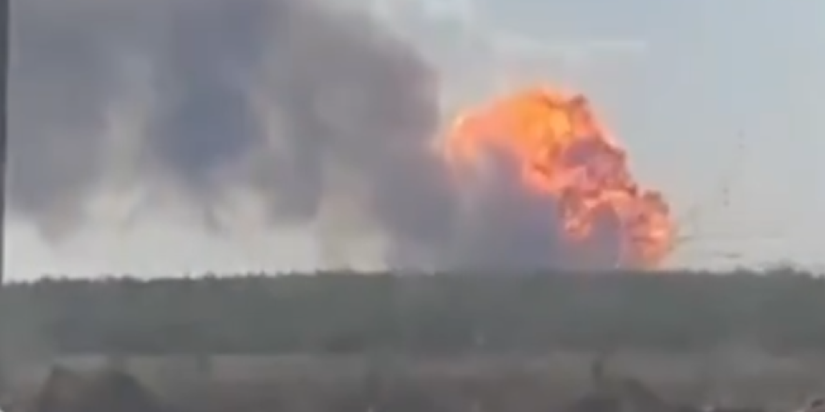 (VIDEO) Horor u Rusiji, jezive scene stižu! Najrazorniji udar od početka rata, skladište raketa dignuto u vazuh!