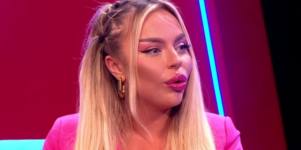 "Odreći ću je se": Isplivao snimak zadrugarke kako se ljubi sa starcem, njena majka zgrožena