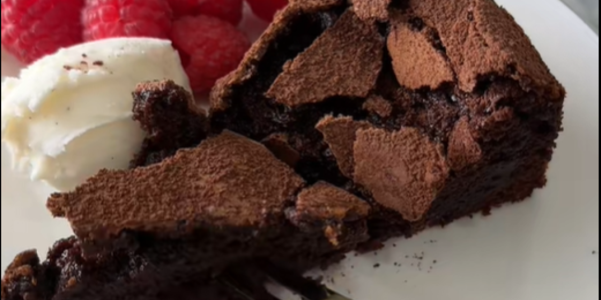 Kolač bez brašna zaludeo je sve! Pravi se nikad lakše, a jede još brže