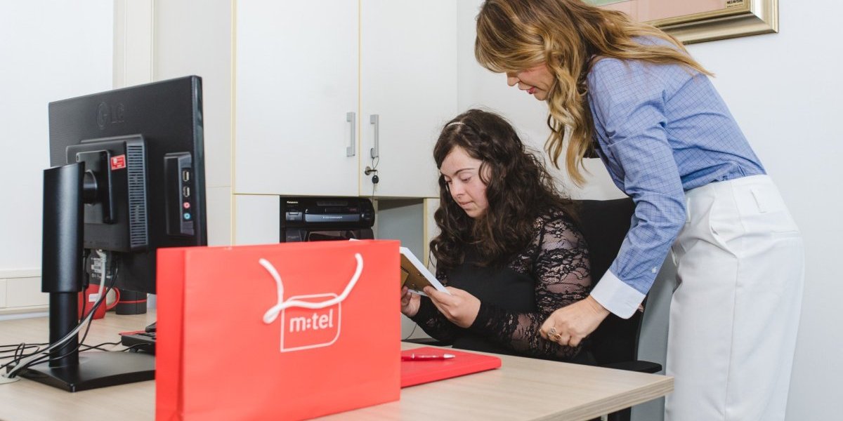 Inkluzija na delu! Ivana Popović prva zaposlena osoba sa Daunovim sindromom u m:tel-u: Nastavak misije inkluzije i stvaranja jednakih šansi za sve