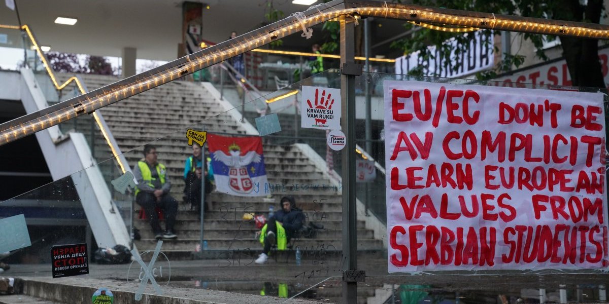 Blokirane ulice u Beogradu! Petnaesti dan opsade RTS