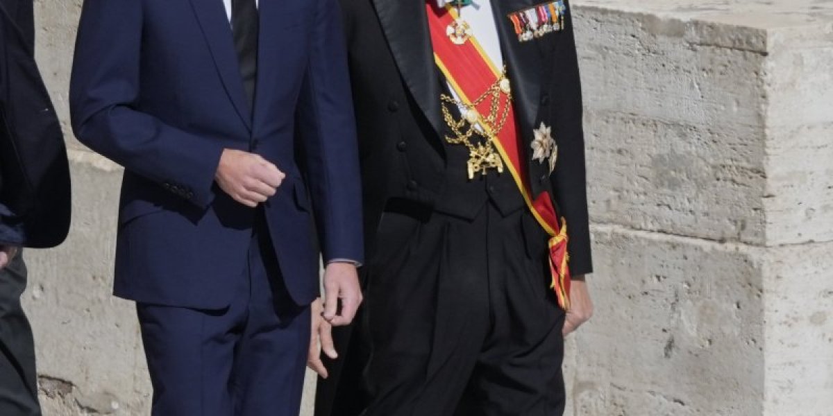 Princ Vilijam na sahrani pape