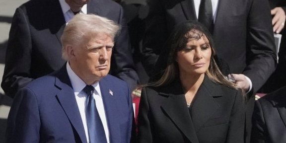 Melanija šapnula Trampu ovih 5 reči! Spasila ga velike greške koju je mogao da napravi (FOTO)