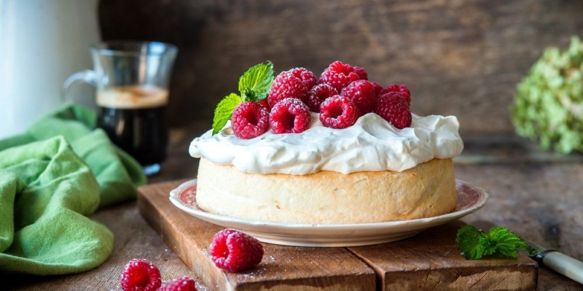 Torta "Lenja žena" osvaja sva čula! Kremasta poslastica spremna za 10 minuta - bez kora i pečenja