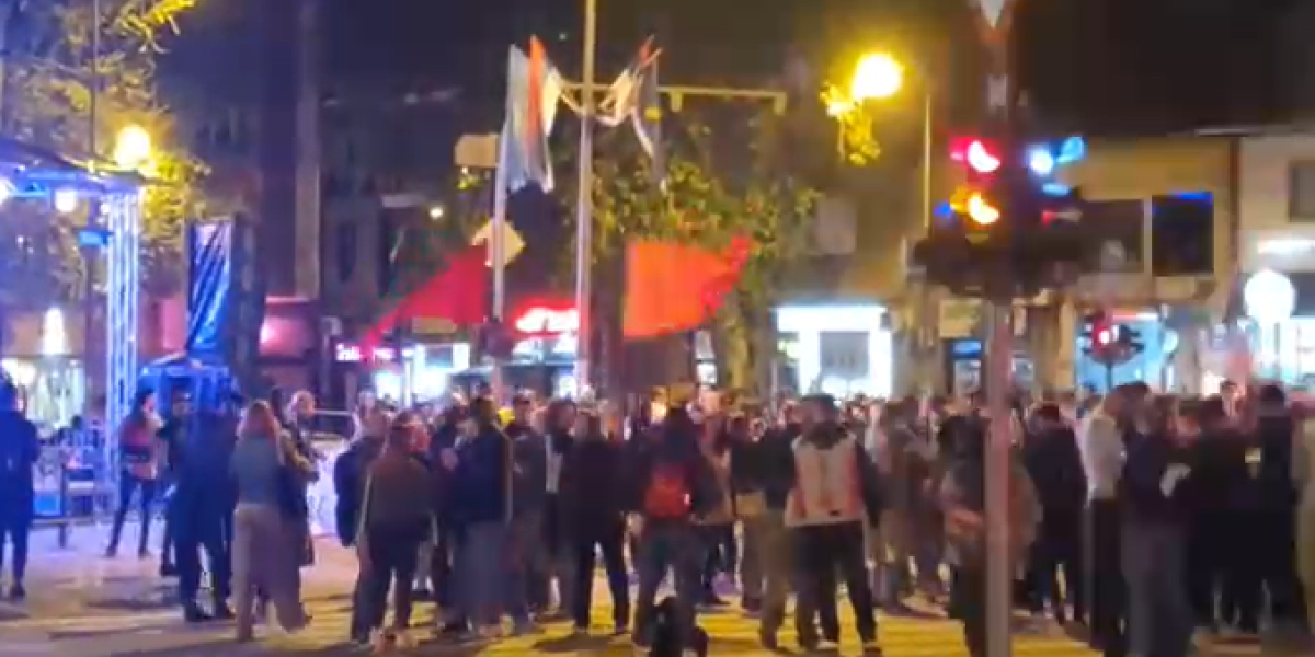 Blokaderi ludovali u Novom Sadu: Umesto komemorativnog skupa napravili žurku - sramne scene (VIDEO)
