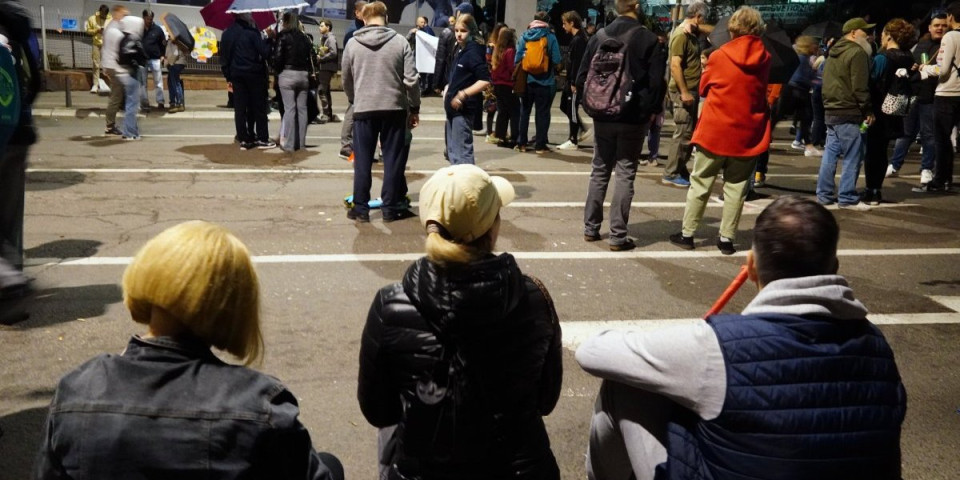 Puklo, gotovo, kraj: Procurila prepiska s Filozofskog fakulteta - blokaderi kukaju na sav glas: "Molim vas, dođite"