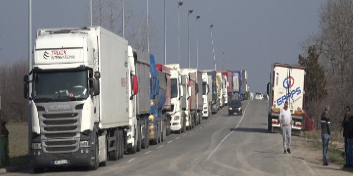 Gužva na granici sa Hrvatskom! Kolona teretnjaka skoro do centra Šida