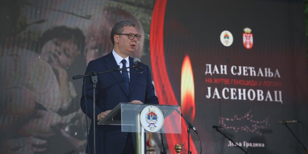 Vučić na obeležavanju Dana sećanja u Donjoj Gradini: Mi Srbi ne mrzimo nikog, ali mnogo volimo svoju otadžbinu! (VIDEO)