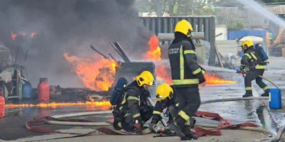 Stra­na dr­ža­vljan­ka te­že je po­vre­đe­na u po­ža­ru ko­ji je jutros oko tri sa­ta po­sle po­no­ći iz­bio u Centru za azil u Obre­nov­cu.