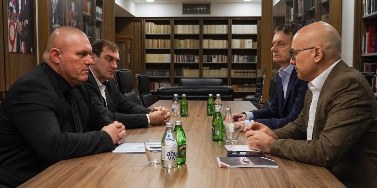 Delegacije SNS i Jedinstvene Srbije razgovarale o nastavku saradnje i razvoju Srbije