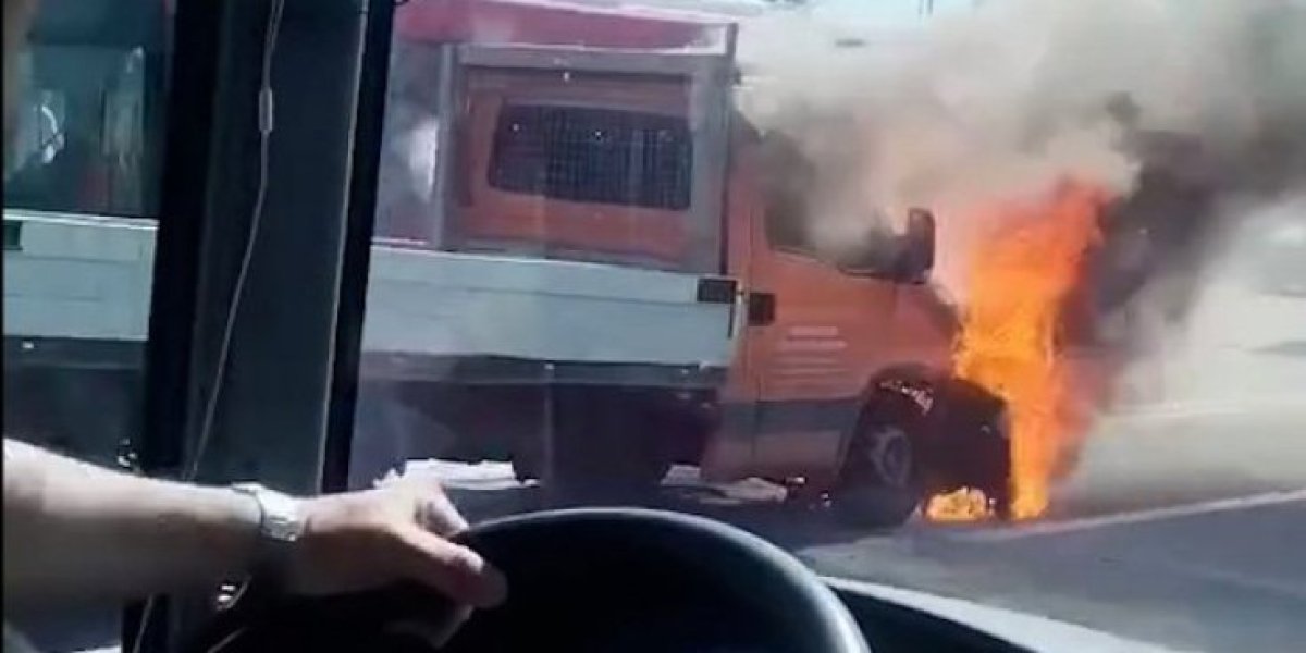Zapalio se kamion! Drama na Obrenovačkom putu!
