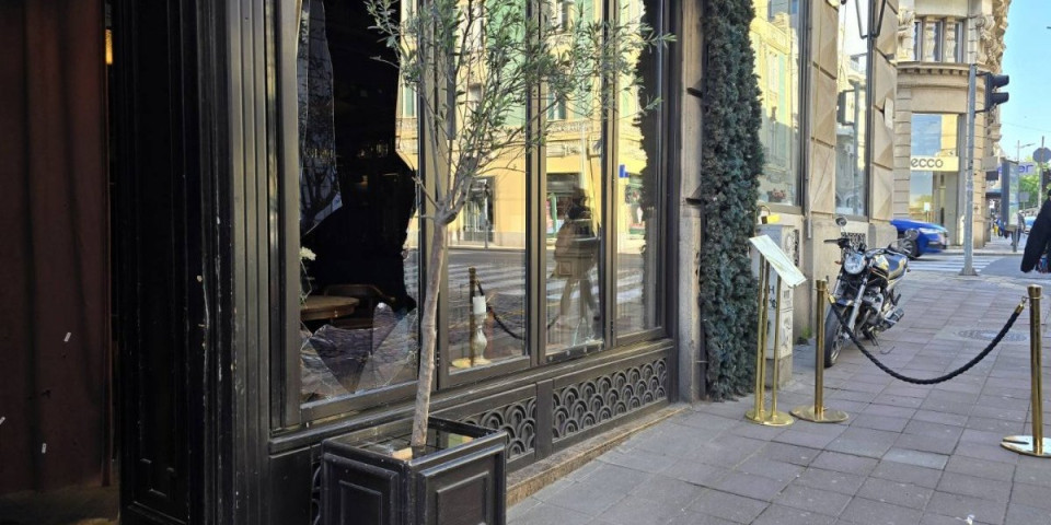 Razvaljen izlog, staklo na sve strane! Ovako izgleda uništen restoran u Beogradu! (VIDEO/FOTO)