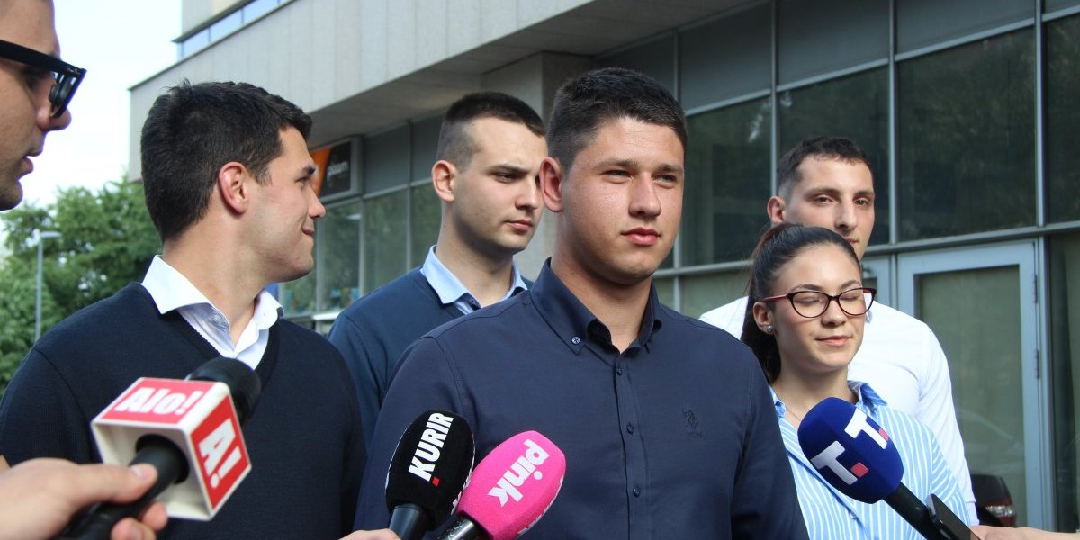 Studenti koji žele da uče poslali jasnu poruku: Prvi maj dočekujemo nakon skoro dva meseca borbe da se vratimo učenju!