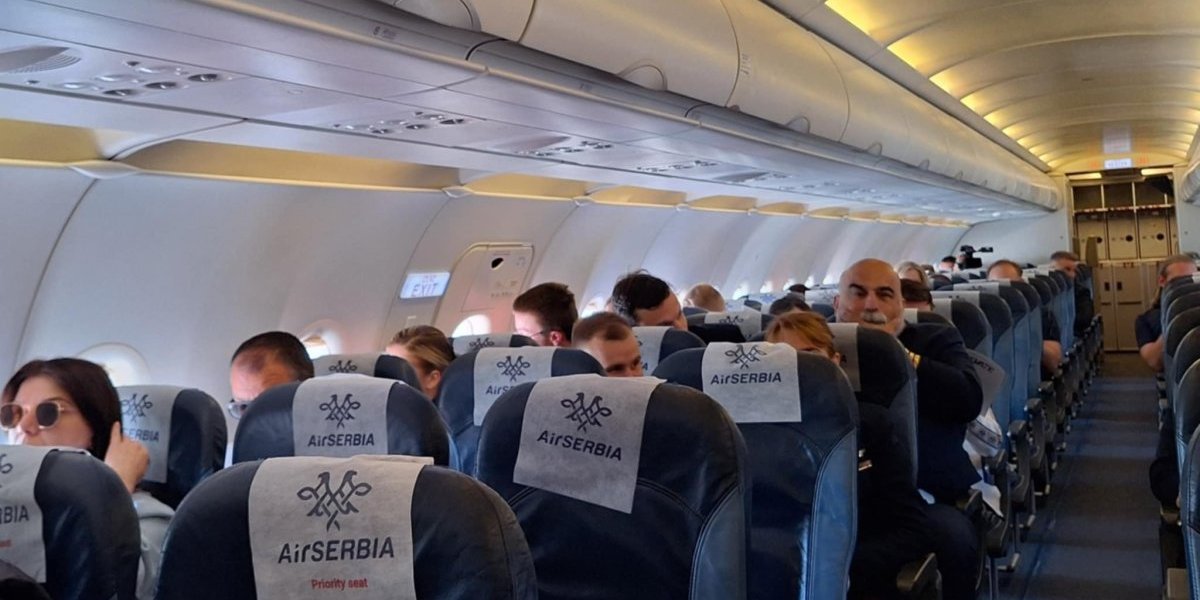 Novinari iz Niša do Beograda leteli 35 minuta
