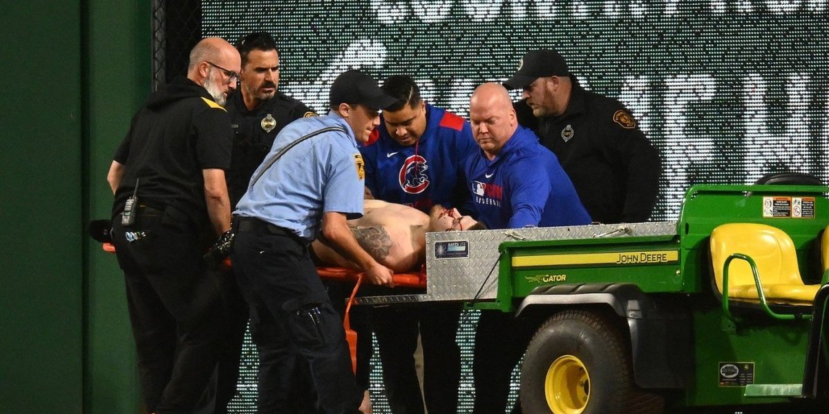 Šiklja krv, nije za svačiji stomak! Pojavio se jeziv snimak pada navijača s tribine (VIDEO/FOTO)