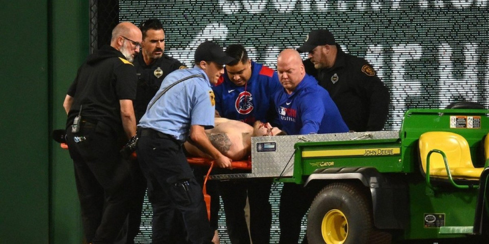 Šiklja krv, nije za svačiji stomak! Pojavio se jeziv snimak pada navijača s tribine (VIDEO/FOTO)