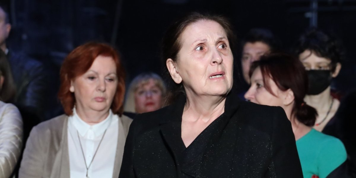 (VIDEO) Olga Odanović se rasplakala usred emisije! Voditeljka je sve vreme pridržavala