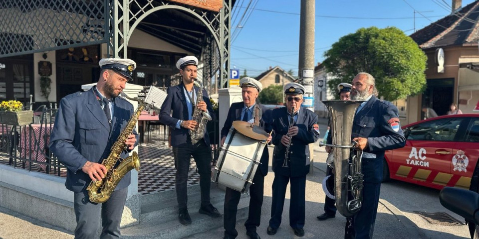 Grmi Čačak od ranog jutra! Prvomajska budilica stara sedam decenija i dalje radi!